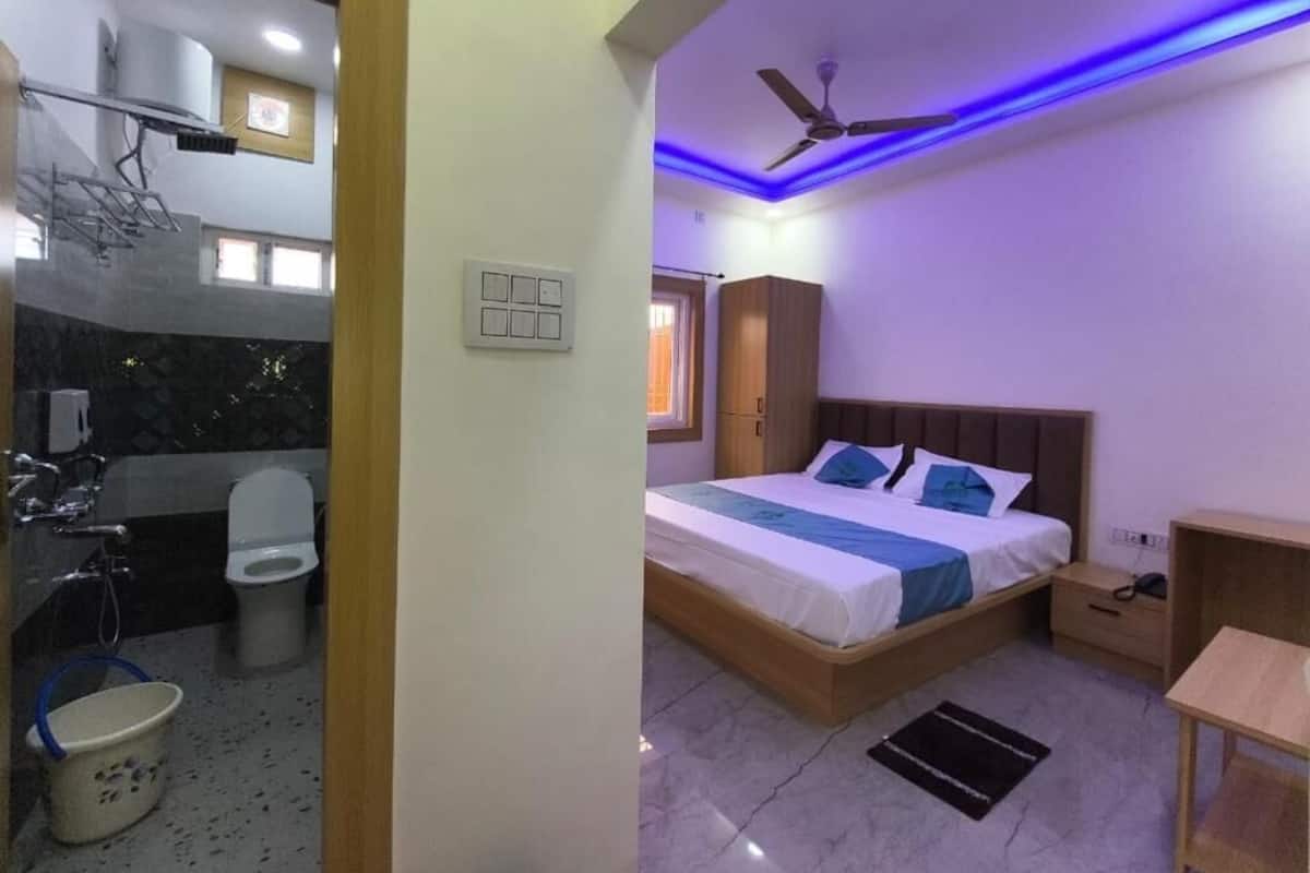 Frette Italian sheets, premium bedding, desk, laptop workspace