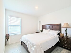 1 bedroom, WiFi - Clean, Tranquil Bedroom in a Chill, Peaceful Fort Worth Home with Central AC (Fort Worth)