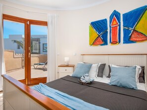 Iron/ironing board, Internet, bed sheets - Villa Sanchez – Comfort and tranquility by the sea. (Santanyi)