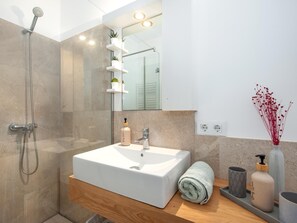 Shower, hair dryer, towels - Ca Na Lida – Beautiful villa for 8 guests in Cala Santanyí (Santanyi)