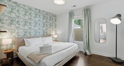 Entire Private Property – Sleeps 15, 3 Kings, Fenced Yards & Workspaces, Decatur