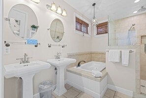 Shower, jetted bath, hair dryer, towels - The Casita at Salt Therapy | King Bed | Parking (Santa Rosa Beach)