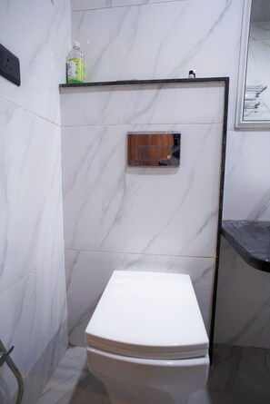 Comfort Room | Bathroom | Shower, free toiletries, towels, soap - THE SPARK INN (Jaipur)