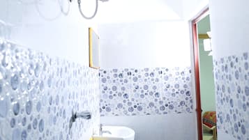 Ducha, cabezal de ducha tipo lluvia, toallas