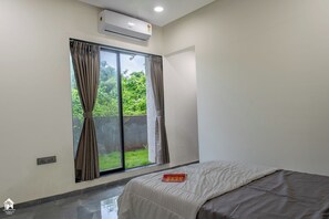 Desk, free WiFi - Parvata Vista By Soumil's Stays (Karjat)