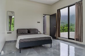 Desk, free WiFi - Parvata Vista By Soumil's Stays (Karjat)