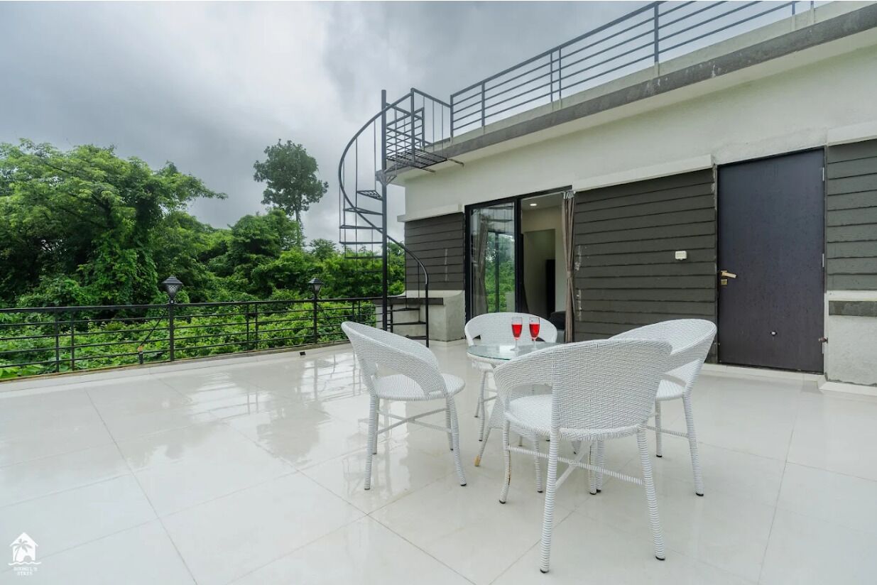 Economy Villa, Balcony, Sea View | Outdoor dining