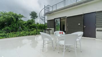 Economy Villa, Balcony, Sea View | Outdoor dining