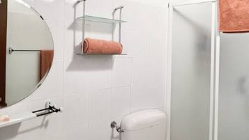 Doccia, asciugacapelli, bidet, asciugamani