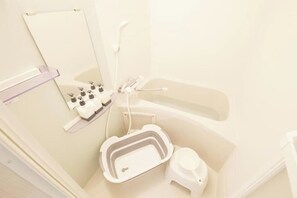 Shower, hair dryer, bidet, towels - 6 minutes to Asakusa! 1.6 km to Sky Tree! 5 minute walk from the station! Excellent for sightseeing in the Oshiage area! Newly built, clean room. (墨田区京島)