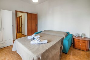 Appartement Standard, plusieurs chambres (Tramonto D'Oro Apartment Near The) | 3 chambres, Wi-Fi gratuit, draps fournis