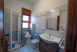 Standard Apartment, Multiple Bedrooms (Tramonto D'Oro Apartment Near The) | Bathroom