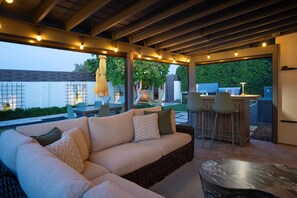 Outdoor dining - Elevated Old Town Scottsdale Pool| Spa| Sauna|Gym (Scottsdale)