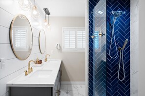 Hair dryer, towels - Elevated Old Town Scottsdale Pool| Spa| Sauna|Gym (Scottsdale)