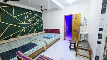 Literie hypoallergénique, bureau, chambres insonorisées, Wi-Fi gratuit