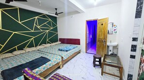 Hypo-allergenic bedding, desk, soundproofing, free WiFi