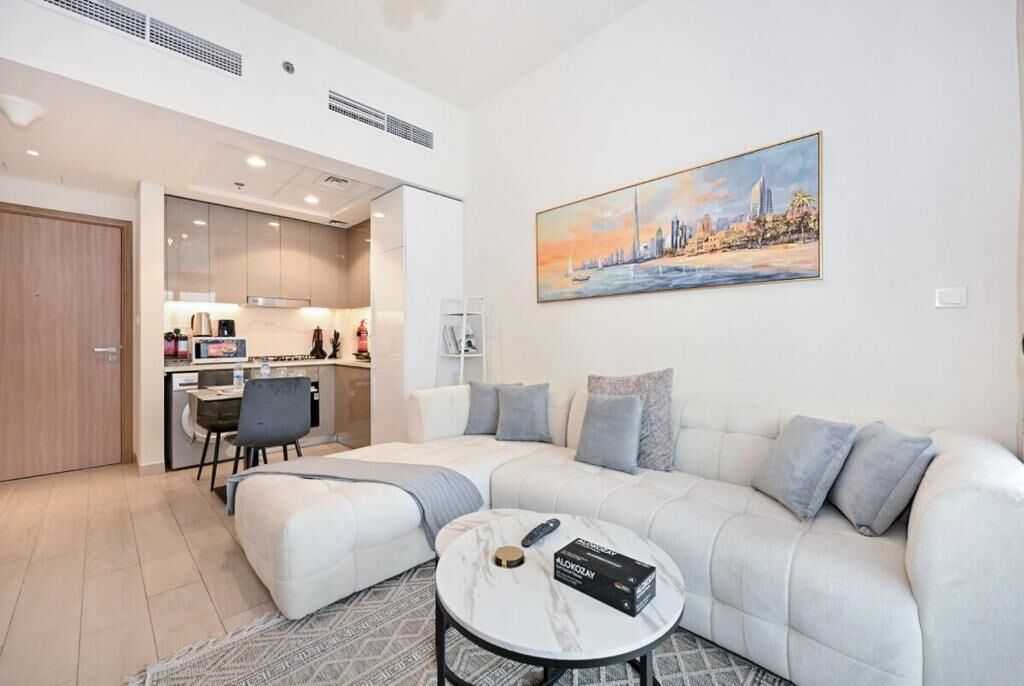 Leilighet, balkong, bassengutsikt | Oppholdsområde