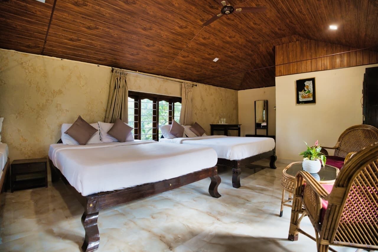 Family Room | Iron/ironing board, free WiFi