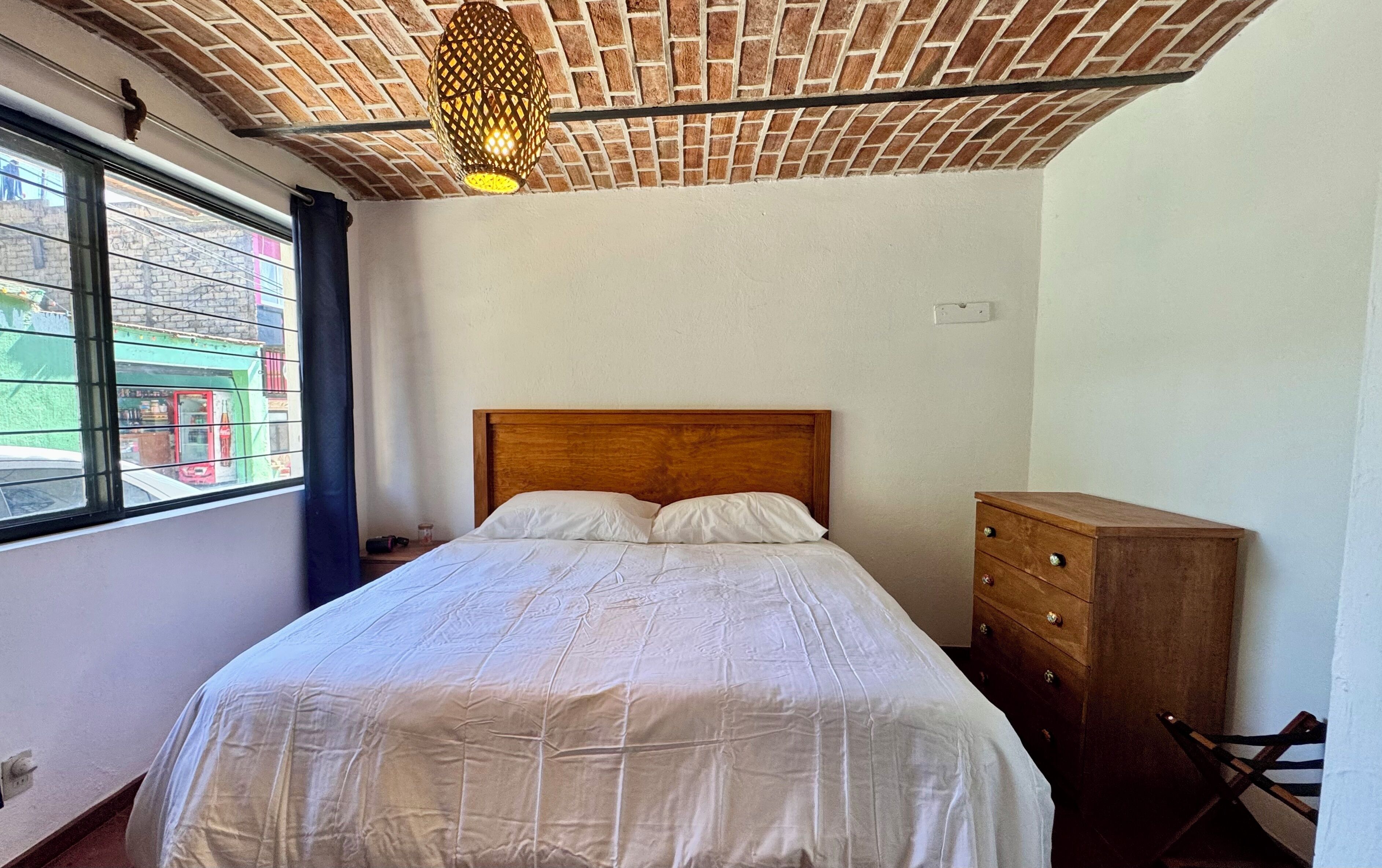 Fer et planche à repasser, accès Internet, draps fournis