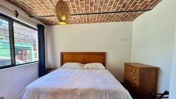 Fer et planche à repasser, accès Internet, draps fournis