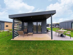 Outdoor dining - Holiday home by the water in the Green Heart (Oud Ade)