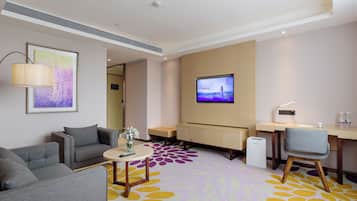 Suite Business, vista città | Area soggiorno