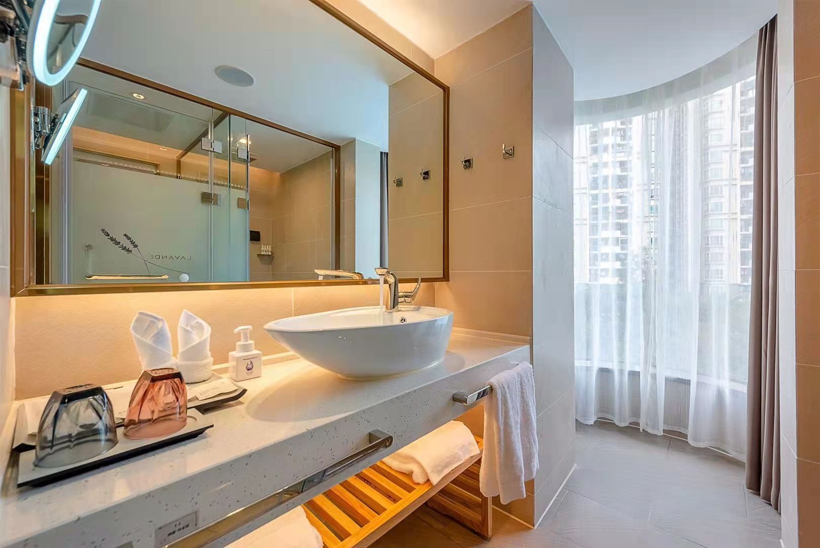Business Suite, City View | Bathroom
