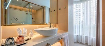 Lavande International Hotel Guangzhou Convention & Exhibition Center Nanzhou Metro Station Branch- Free Deliver Service to Guangzhou Baiyun International Airport & Free Shuttle Bus to Canton Fair Complex During Canton Fair Period