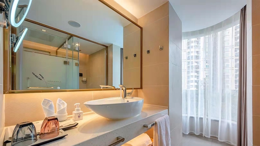 Lavande International Hotel Guangzhou Convention & Exhibition Center Nanzhou Metro Station Branch- Free Deliver Service to Guangzhou Baiyun International Airport & Free Shuttle Bus to Canton Fair Complex During Canton Fair Period