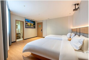Signature Twin Room, Courtyard View | Desk, laptop workspace, blackout curtains, soundproofing - Mantour Hotel Guangzhou Huangpu Ancient  (Guangzhou)