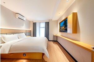 Business Double Room, Courtyard View | Desk, laptop workspace, blackout drapes, soundproofing