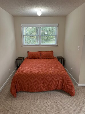 WiFi, bed sheets - Serene Lake Hartwell Escape with Private Dock & Stunning Views (Hartwell)