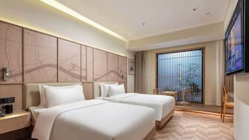 Comfort-Zweibettzimmer | Schreibtisch, laptopgeeigneter Arbeitsplatz, Verdunkelungsvorhänge