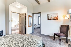 1 bedroom, desk, Internet, bed sheets