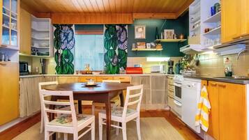 Fridge, microwave, dishwasher, cookware/dishes/utensils