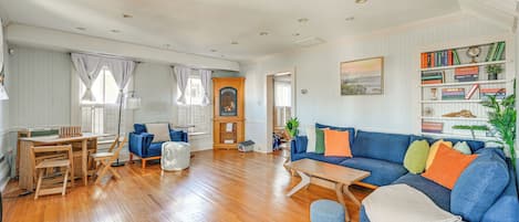 Televisión y chimenea