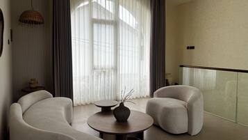 Deluxe Villa, 2 Bedrooms, Balcony, Pool View | Interior