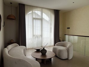 Villa – deluxe, 2 soverom, balkong, bassengutsikt | Innvendig