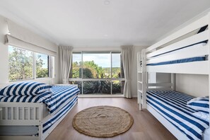 4 habitaciones, tabla de planchar con plancha y wifi 