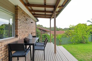 Outdoor dining - Simmons Sanctuary Ulladulla (Ulladulla)