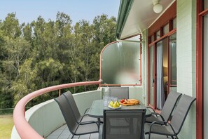 Outdoor dining - Fathoms 16 Mollymook Beach (Mollymook Beach)