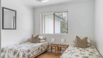 2 bedrooms, iron/ironing board, WiFi