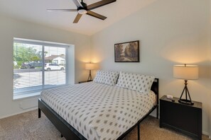 4 bedrooms, iron/ironing board, Internet, bed sheets - Heated Pool, Game Room: Family Home in Tempe! (Tempe)