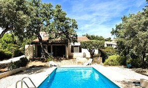 Outdoor pool - Villa in Valcros With Pool and Sea Views (La Londe-les-Maures)