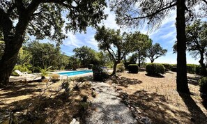 Outdoor pool - Villa in Valcros With Pool and Sea Views (La Londe-les-Maures)