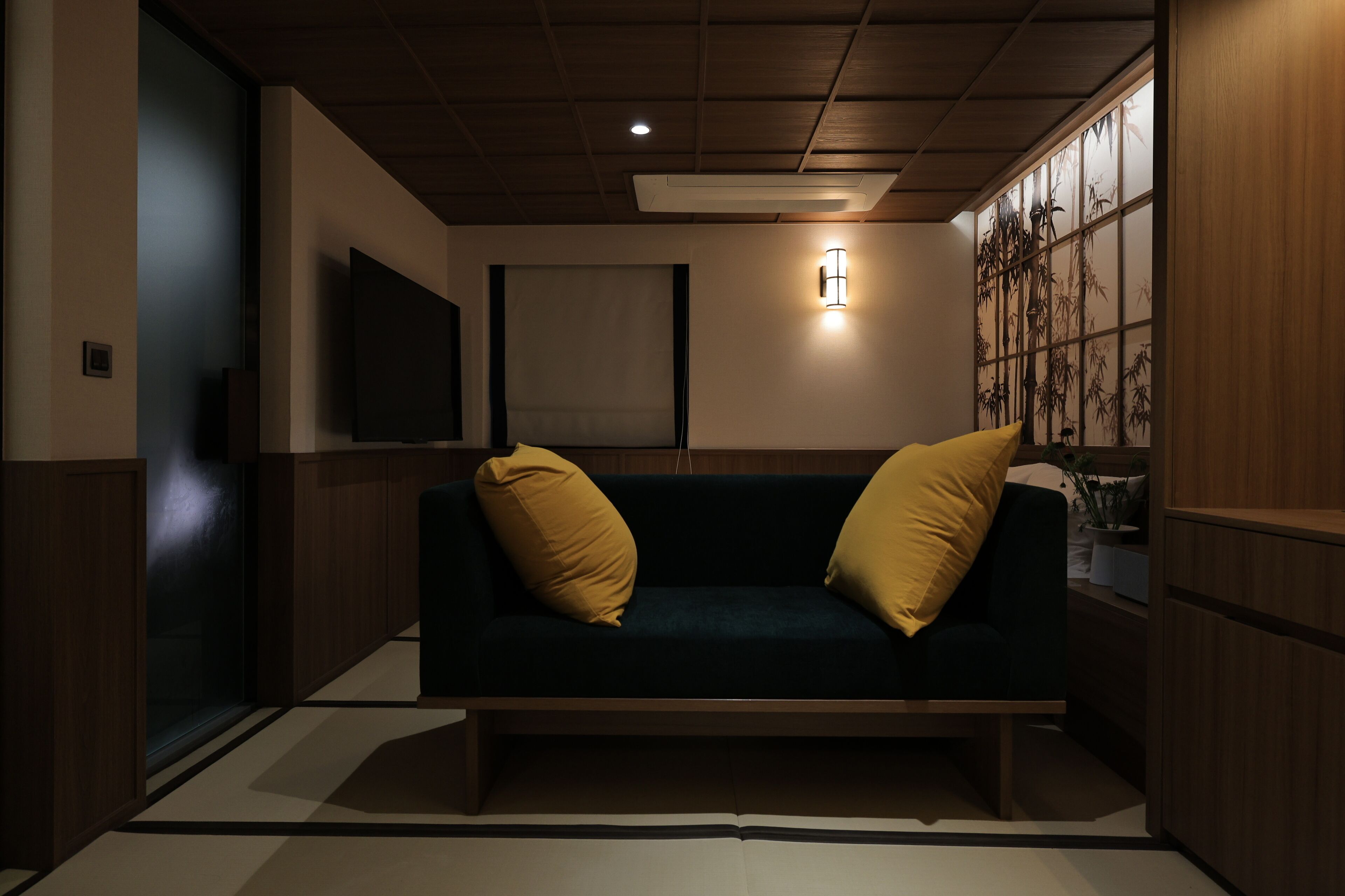 Deluxe Room (C) | Blackout drapes, soundproofing, free WiFi