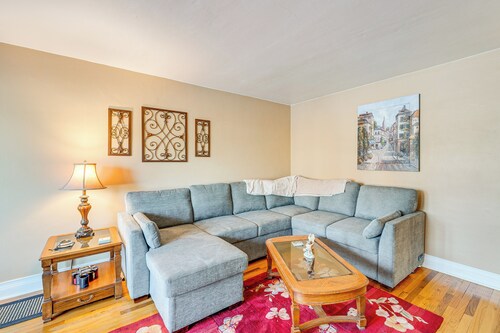 5 Mi to Dtwn Rockford: Pet-Friendly Home w/ Yard!