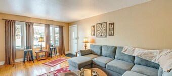 5 Mi to Dtwn Rockford: Pet-Friendly Home w/ Yard!