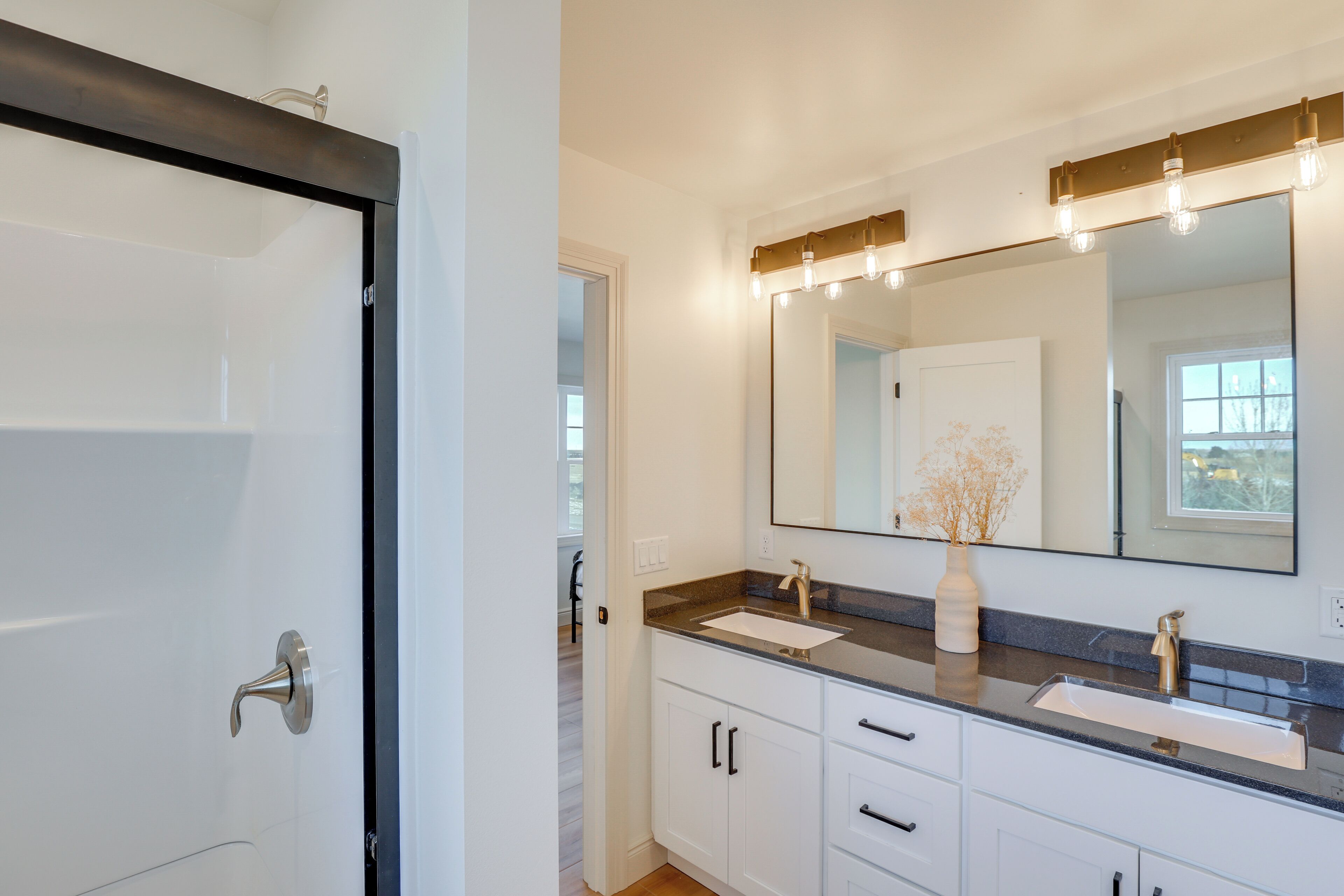 Sèche-cheveux, serviettes fournies