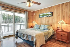 3 bedrooms, desk, travel cot, Internet - Dock & Views! Lakeside Family Escape in Wilton (Wilton)